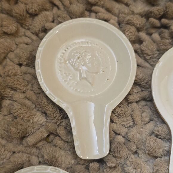 Vintage Ceramic Set of 5 Julius Caesar Personal Ashtrays in Footed Holder Cream - Picture 4 of 9